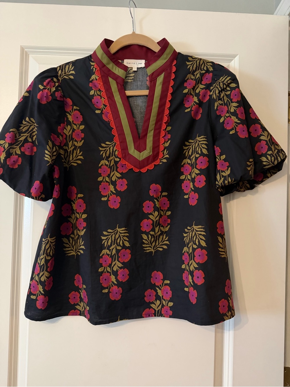 entro women’s Black Floral Split-Neck Puff Sleeve Blouse size lg beautiful